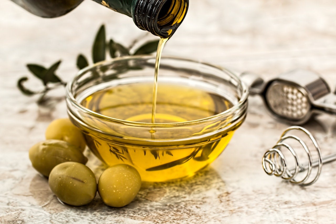 Huile d’olive et miel utilisés pour la roqya contre le mauvais œil
