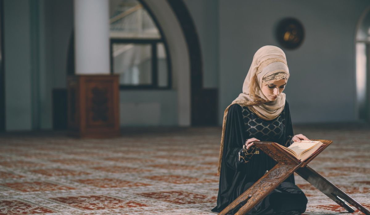 Personne en prière se repentant des intérêts